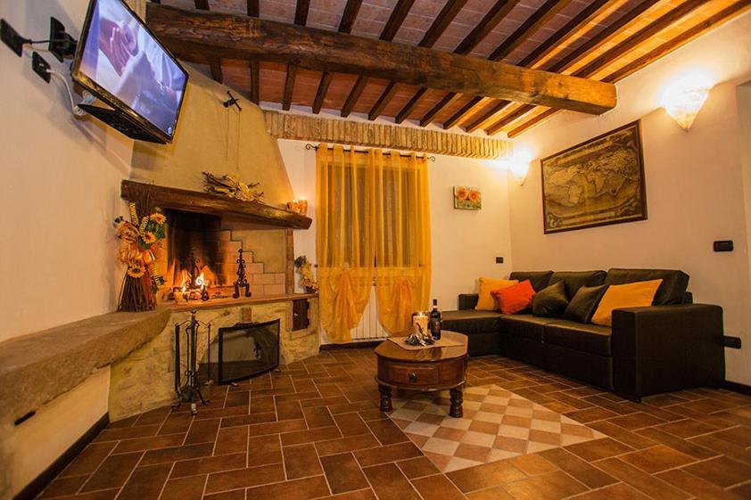 Agriturismo Casa Al Povero Volterra Bagian luar foto